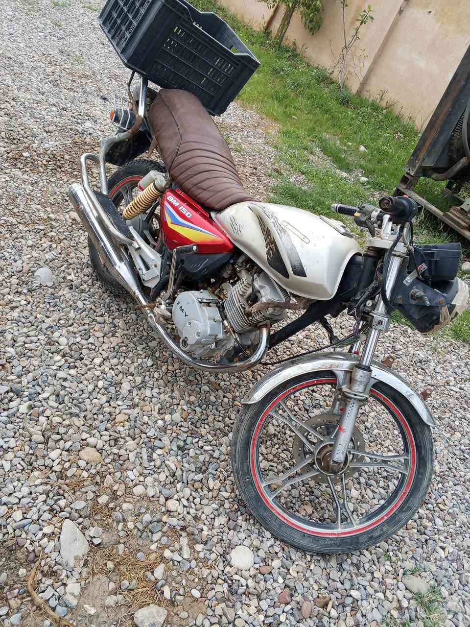 دراجه فيومي نضيفه للبيع خمسه كير كهربائياتهه يرادلهه شد نص هندر تشتغل 250.   ***********
