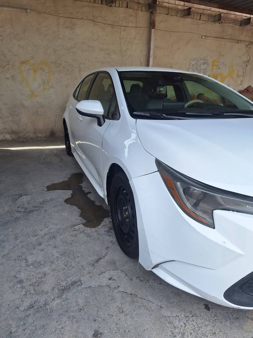 السلام عليكم للبيع كورلا 2020 امريكي LE مكينة 1800 بانزين فقط
مكينة مكفولة وضع شركة ماممدود عليها صبانة 1800 مرغوبة
كير مكفول وضع شركة ماممدود علية صبانة
حجر بيئة بلادي
تبريد ثلج ❄🧊 + تدفئة 🔥 ابيانو 
ماشي95 mi وقابل للزياده 

 لغود + شواصي + حوض + تكم مكفولات +  مكفول 
صدرها 80%
موصفات
1 رادار امامي + توقف ذاتي عند الاقتراب
2 شاشة اعطال
3 شاشة مسجل + كامرة دوارة 360 درجة
4 عدسة LED ابيض عالي ناصي بلادي + كشاف ضبابي
5 فول تحكمات ستيرن + اوامر صوتية + نظام طوارئ
6 تحديد مسار + مانع انزلاق ABS + قفل سرعة
7 نظام ECO اقتصادي + sport رياضي
8 سايد بريك بصمة + اوتو هورد توقف ذاتي
9 جهازة انذار + جهازة سرقة
10 داخل اسود 
11 لايت اوتوماتيكي حول الاجسام
12 جام اربعة اوتماتيكي 
(حادث فقط ربع بنيد وقبق جنطه ومبدل اصلي  + طخطخات بسيطة اقل الشبر + رصعات بسيطة)
صور الحادث بل منشور 
سنوية + رقم جديد الى نهاية 2026 بسمي تحويل مباشر 
مكاني بابل حله مركز مدينه 
السعر 137وبيها مجال للطيبين واني اسف على الاطالة
 ***********
