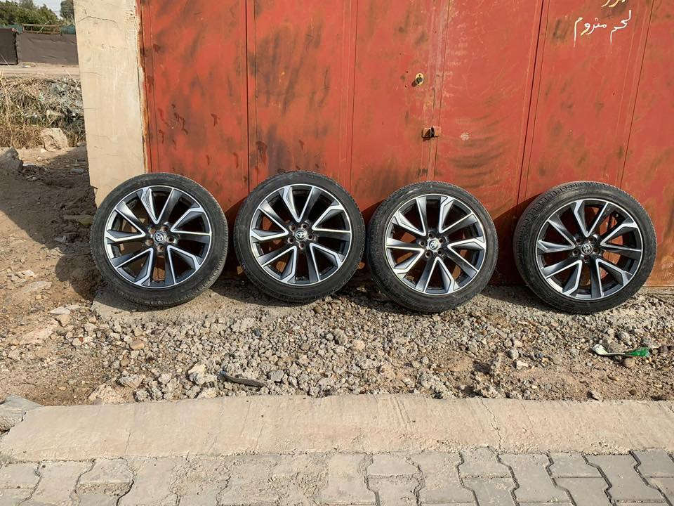 السلام عليكم 
وياله كورلا seحجم 18 تايرات جدد حساسات بلاديات كاملات السعر 300 وبي مجال العنوان قرب جزيره السياحيه لاستفسار ***********
