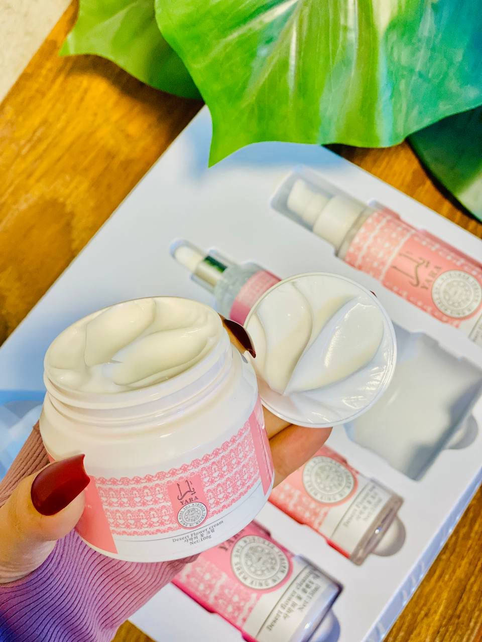 💗✨ مجموعة يارا للعناية الكاملة ✨💗

يجيكم وي البوكس ''گلوس" هدية 🎁

بكج متكون من غسول ✔️لوشن ✔️مرطب ✔️تونر ✔️سيروم 💖

دللي نفسچ مع تشكيلة يارا الفاخرة بعبواتها الوردية الأنيقة، اللي تجمع بين الترطيب، النعومة، والرائحة اللي تدوم طول اليوم 🌸🌿

🛁 مميزات منتجات يارا:
✔ ترطيب عميق وفوري للبشرة
✔ روائح منعشة وأنثوية ساحرة
✔ مناسبة لجميع أنواع البشرة
✔ تركيبة طبيعية آمنة وخالية من المواد الضارة

💖 كل ما تحتاجينه لجمالچ في طقم واحد! 💖
 
✨ لأن الجمال يبدأ من العناية بنفسچ 🩷

سعر البكج 17 الف 
التوصيل لكل العراق: 4 آلاف 🚚


**إذا كنت صاحب هذا الإعلان وتريد حذفه لأي سبب، رجاءا أرسل رسالة إلى الدعم الفني**