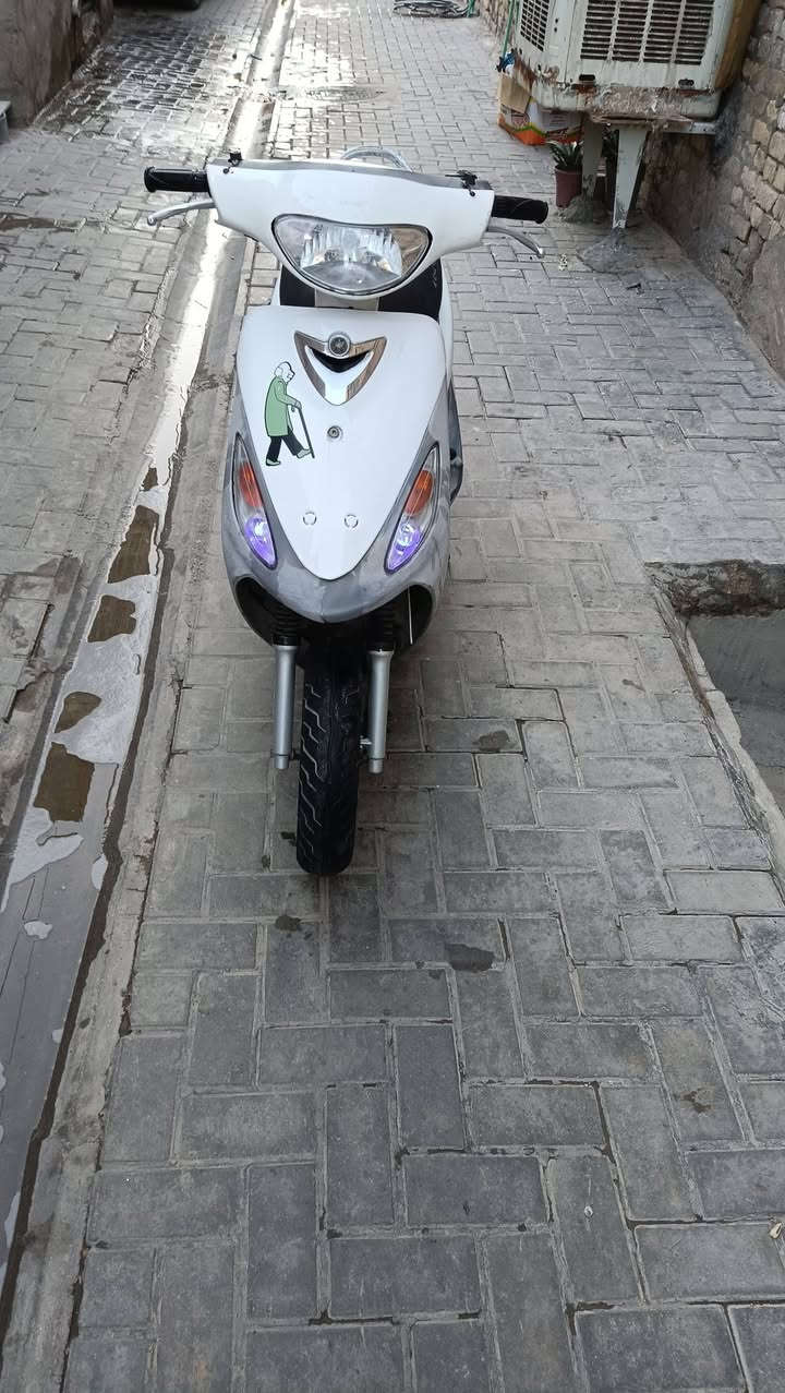 سلام عليكم دراجه منغولي للبيع الدراجه بلاديه برغي ما مفتوح بيه الدراجه نكره سلف هندر واحد كهربائيات شغاله الدراجه بيه صرنصه FM ختم واحد ويه المكينه سعره 600 و بيه مجال حك الجيه مكاني بغداد كراده رقمي للتواصل ***********
