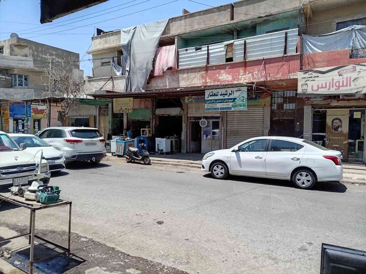 للبيع٠٠عمارة ركن تجاريه مساحتها ٢٠٨م واجهة ٢٠متر تحتوي ع ٦محلات وشقتين في حي الجزائر أيسر الموصل ٠٠للتواصل *********** وتبقى ثقتكم سلم لنجاحنا
