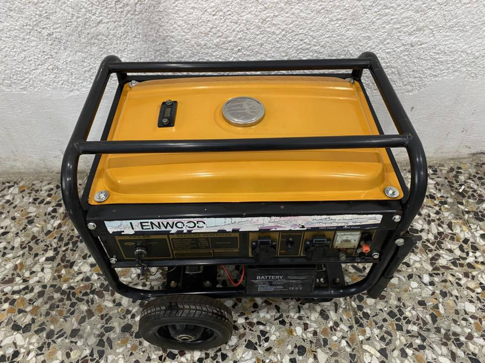 سلام وعليكم مولده استرا كوريه باب الأول مولده بعدهي جديده بل باكيت مستعمله 3شهر فقط مولده كامل سلف وحبل شغاله بس الباتري يراد ينشحن السعر 180الف الرقم الهاتف ***********المكان بغداد الشعب
