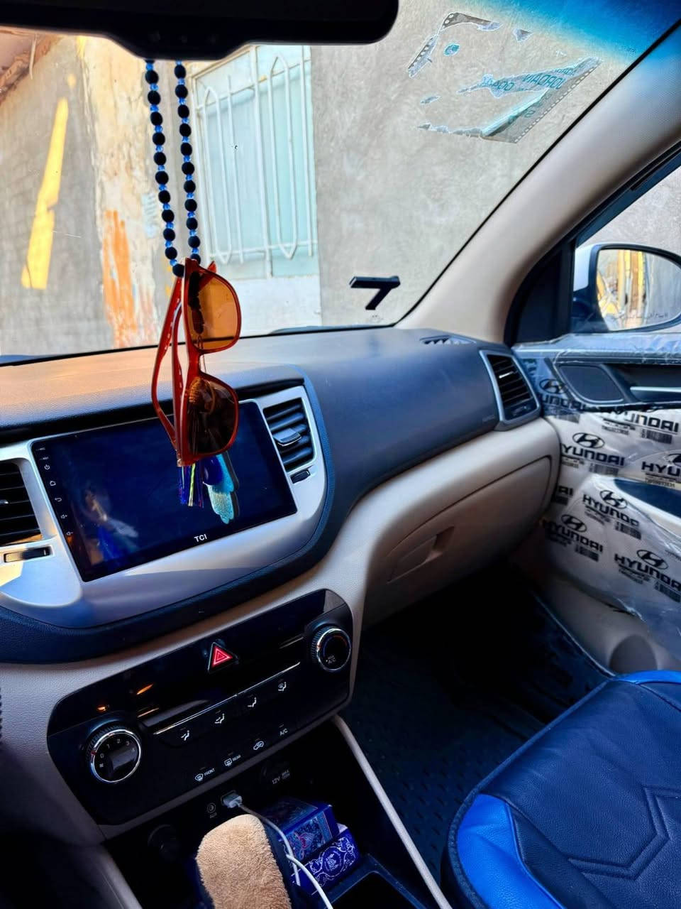 يالله اخوان مكلف بالنشر  
السلام عليكم اخوان 
توكسان 2018 خليجي نص فول رقم بغداد مشروع وطني  بيه قطعتين ربع الجنطه وهلال الجاملغ الخلفي 
مواصفات خير من الله حساسات بصمه ترحيب شاشه كامره مانع انزلاق اشاير مري ومواصفات المعروفه ماشيه 107 الف فقط تبريد قطعتين 
سياره جاهزه السعر المطلوب 162$ وبيه مجال بسيط 
مكان السياره كربلاء طويريج 
رقم صاحب السياره  ***********
