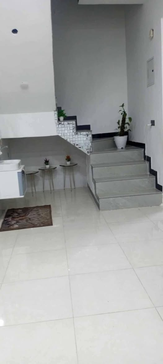 مكلفه بالنشر دار للبيع بهرز حي الشرطه نهايه حي القادسية طابق واحد 150متر طابو زراعي سند 25 السعر 85 للاستفسار ***********
