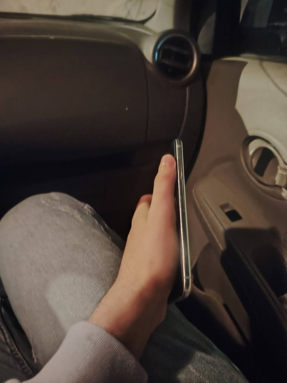 ايفون 11 برو ماكس بدل شاشه متوسطه باقي كفاله بطاريه 73 ذاكره 512 سعر 225 شراي اتصل***********
