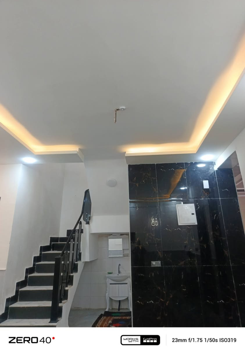 دار للبيع 200م طابقين  بلنجف خط أول
بناء طابوق سقف صب مركزي 
بسعر 145مع مجال 
للاستفسار واتساب ***********
