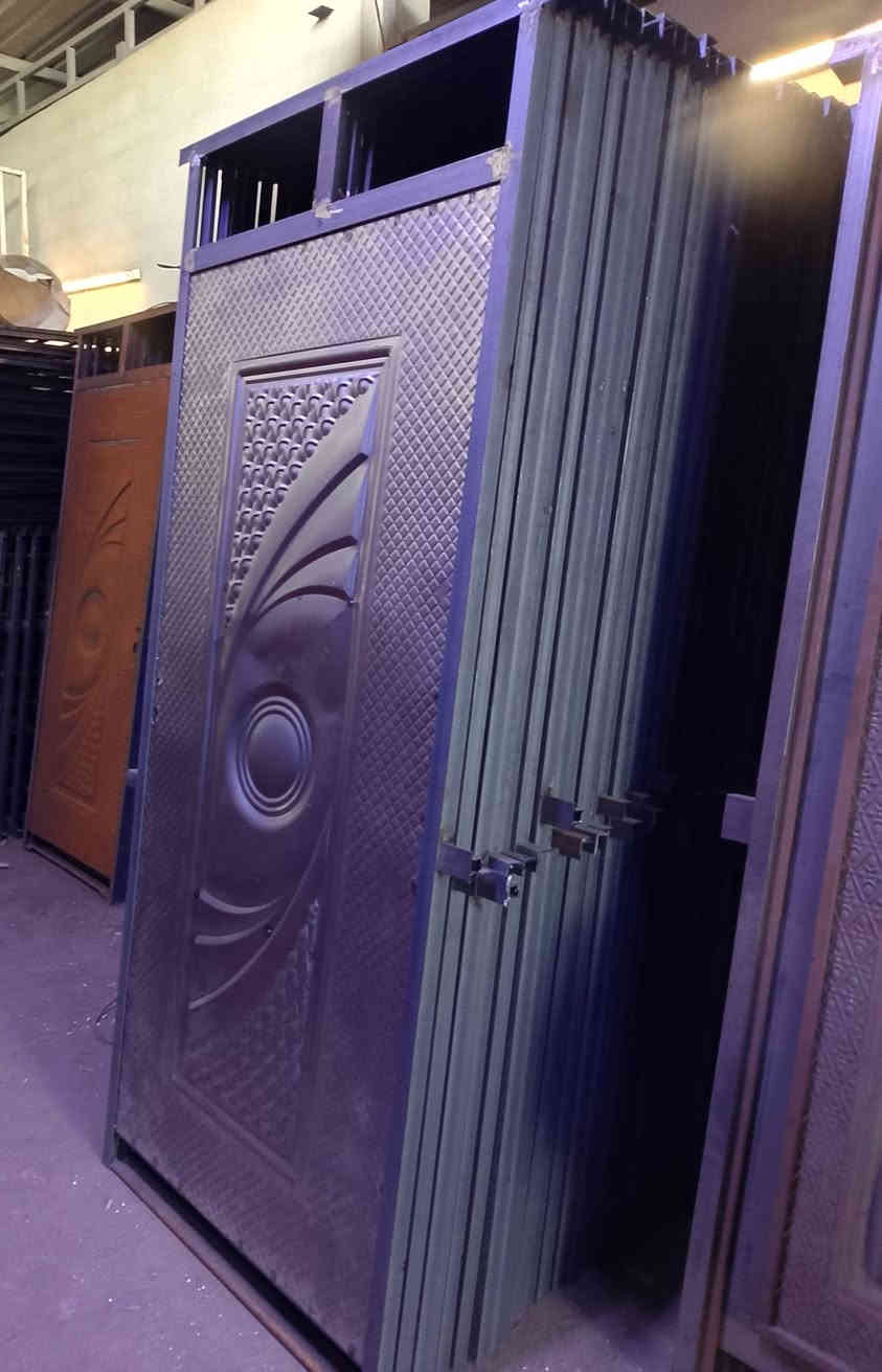 باب حوش ودرج وابواب غرفة وشبابيك للبيع الموصل صناعة الكرامة حي الكرامة
***********  /  ***********
