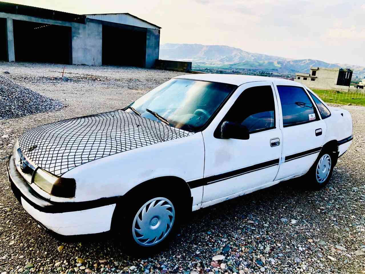 ئۆپڵ ڤیکترا مۆدێل 1992
سەیارەکە علوجە..کەفالەتی مەدەنی بەشەرت
دەعمو لێدراو بڕاوەی بەشەرت
گێڕو مەکینە بەشەرت مەکینە16قایش پانە
سەیارەکە زۆر توندو تۆڵو مەزبوتە
کارەبایات و گەرمی  بەشەرت
تەقەوڕەقەی بەشەرت ..
چرکەو سەد دۆلار 
سعری 12 گڵا
ژ.م*********** كويسينجاك, أربيل
