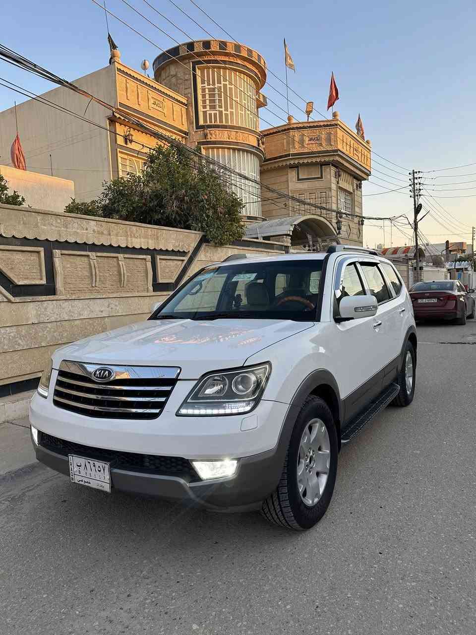 السلام عليكم للبيع كيا مهافي موديل 2012
فول مواصفات 1/1 ViP 
السيارة كفاله عامه 
كشنات جلد + تدفئه + تبريد 
كشنات كهرباء السايق والراكب
تحكمات ستيرن + ستيرن كهرباء 
بصمه تشغيل + 4 بصمات ابواب
7 راكب + 3 قطع تبريد + تبريد 
الخلفي منفصل يدات نيكل 
صندوك شفط + زراك لايت 
لايت زنون بلادي عدسة متحركة 
فتحة سقف تبريد مركزي 
ماشية 140 الف حقيقي 
مكينه 6 سلندر 
مكينه كير كفاله عامه 
تخم تاير + تخم دسكات 
حدادية امامي خلفي جديد مبدله 
بسمي تحويل ثاني يوم 
السعر 163 وبيها مجال 
مكان السيارة ديالى المقدادية 
***********
