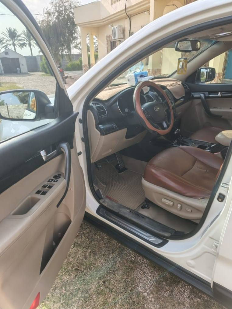 اسلام عليكم ورحمة الله وبركاته
سورنتو 2013 
خليجي فول مواصفات واحد عله واحد 
مكفوله 
داخل مشمشي 
تحكم ستيرن 
مري شفط 
ويل كروم حجم 19
بلرامه 
بصمه 
بصمه ابواب 
العنوان جزيره الخالديه محافضه لأنبار 
‏‪***********‬‏
