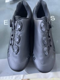 مقاس 41 • مع توصيل • تواصل خاص