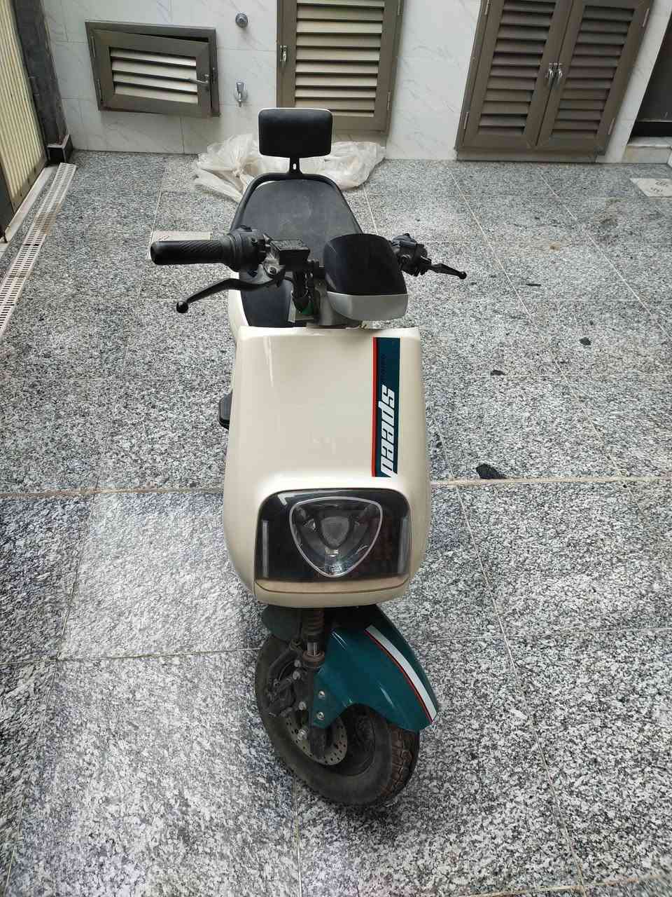 دراجه شحن حجم الكبير 2025فول مواصفات 6باتري للبيع دراجه بعده جديده بيه عطل باترييين2 ابعيه بنص سعره التواصل على هاذه الرقم ***********.
