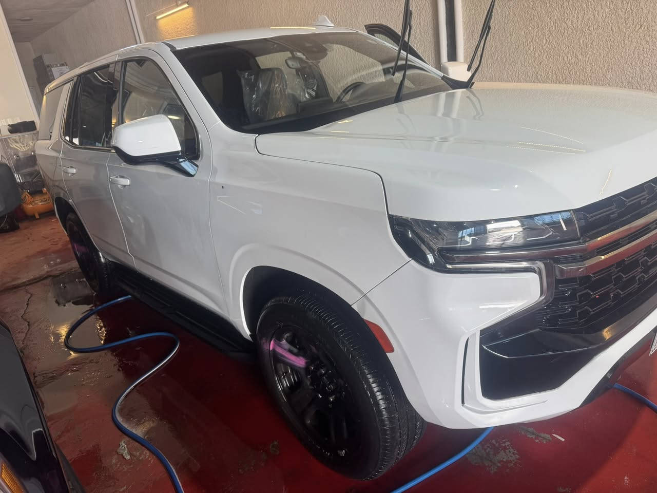 السلام عليكم
تاهو موديل 2023 بوليسي
مواصفات البوليسي معروفه فارغه
ماشيه 14 الف 
مرقم اربيل رقم جديد وكامل
الحادث جاملوغ وبنيد بلاد نفس لون مبدل
شاصي مكفول
السعر 378 مجال 
***********
