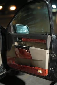 وبركاتة  السياره للبيع اوبل اوميكا موديل 2000كير توماتيك تبريد شغال شر...