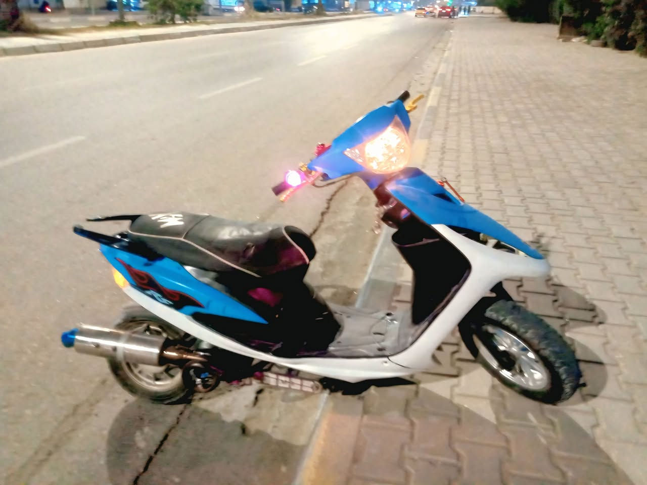 سلام عليكم مكاس عدله للبيع مزوده من كلشي كهربائيات كله شغاله ساعه ومعدل ترايك للنجف بوشه 55 شيال راجع ب550 مكاني كربلاء حي العامل ***********
