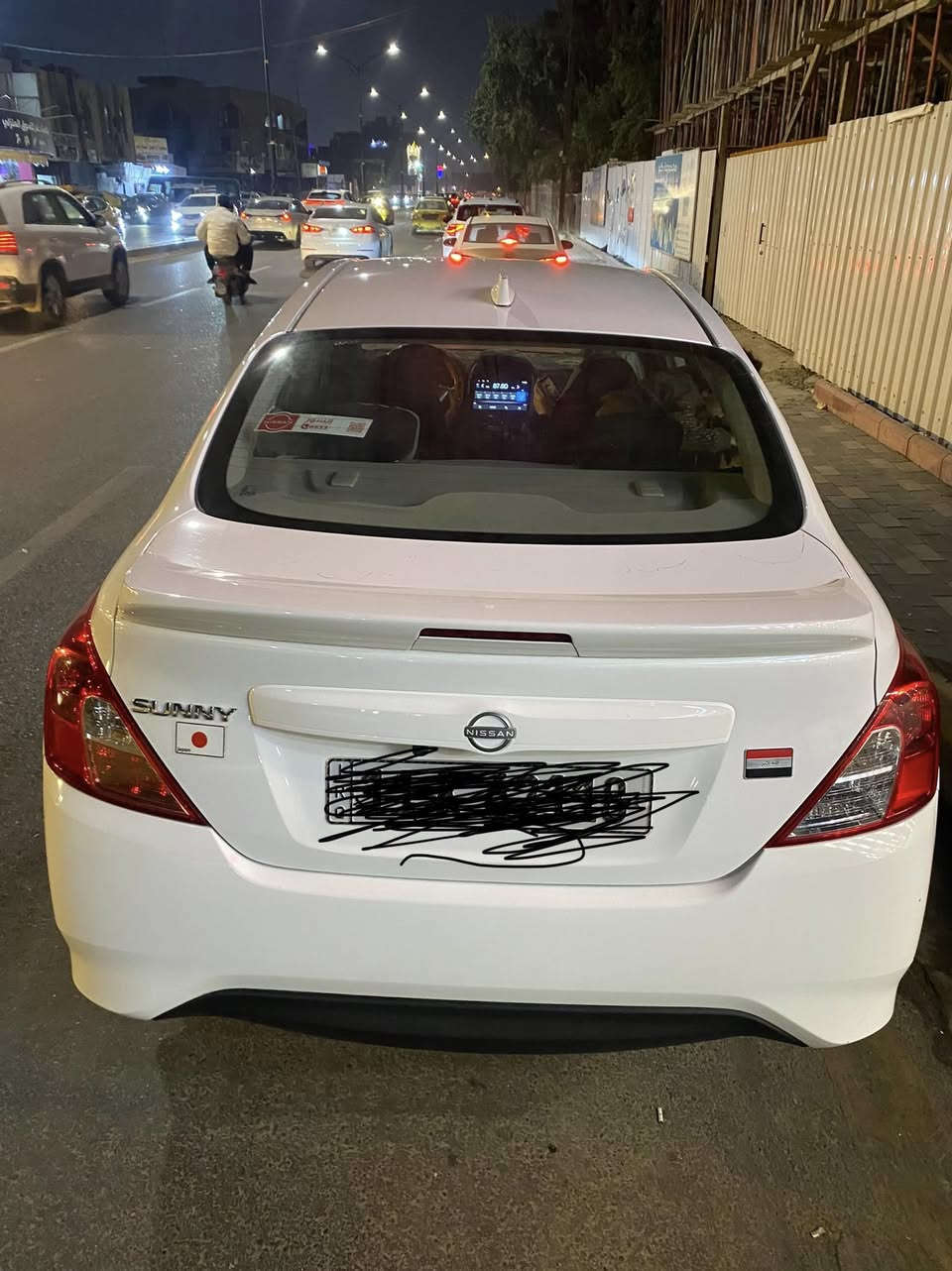 نيسان سني موديل ٢٠٢٤ شركة السور ماشيه ٨٠٠٠ الف بعده زيرو مكفوله من الضربه الصبخ ضمان الشركة بعده بيه بغداد بسمي فقط بيه شخط دعميه خلفيه سياره جديده مكاني بغداد باب الشيخ *********** سعر ١٣٧
