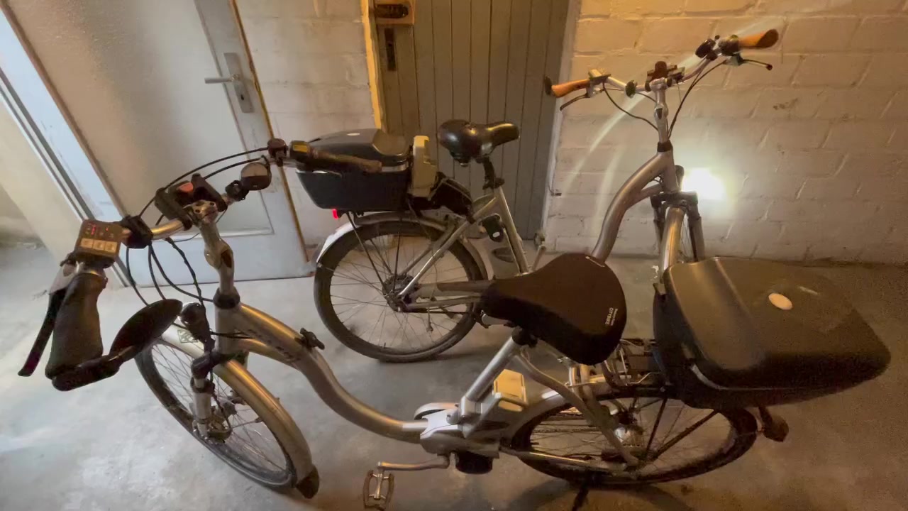 للبيع دراجتين حجم 26  السعر 600$ معه  الشحن للعراق باقي التفاصيل بل فيديو


**إذا كنت صاحب هذا الإعلان وتريد حذفه لأي سبب، رجاءا أرسل رسالة إلى الدعم الفني**