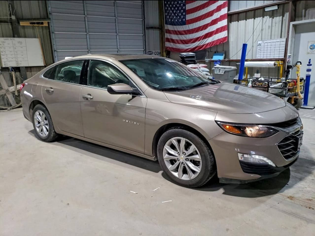 ماليبو 2024 فول مواصفات
فئة LT بنوراما 
دواخل ابيض + حساس خلفي
الضرر واضح ايرباك بردة فقط
تعمل وتسير بدون اي گلوب بالعينه

تترقم حرة او كتاب شهداء كل المحافظات
مدة الوصول 60 يوم ميناء البصرة
السعر واصل ميناء 92$

للتواصل ***********
