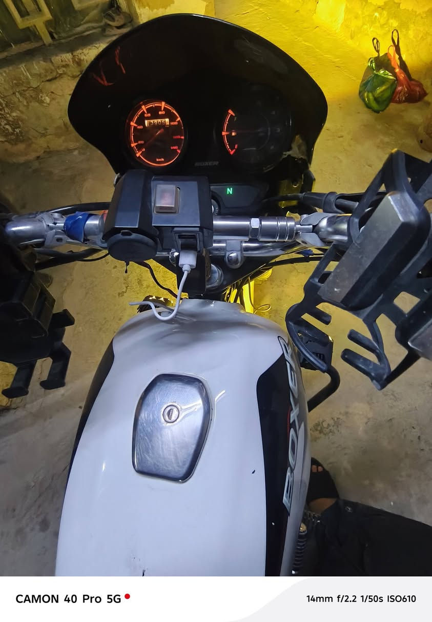 سلام عليكم شباب بوكسر موديل 23 نازله بل 24  ماشيه3000  البيع رقم بغداد بسمي تحويل ثاني يوم  دراجه كفاله السعر المطلوب مليونين وستميه26000  /عنواني بغداد الدورة ابو دشير  رقمي *********** موجود واتساب
