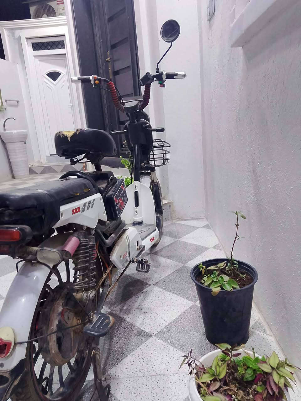 السلام عليكم
دراجه شحن للبيع 
دراجه نضيفه 
البطاريات نضيفه جدد 
السعر / 300 الف وبي مجال 
اي استفسار مراسله خاص


**إذا كنت صاحب هذا الإعلان وتريد حذفه لأي سبب، رجاءا أرسل رسالة إلى الدعم الفني**