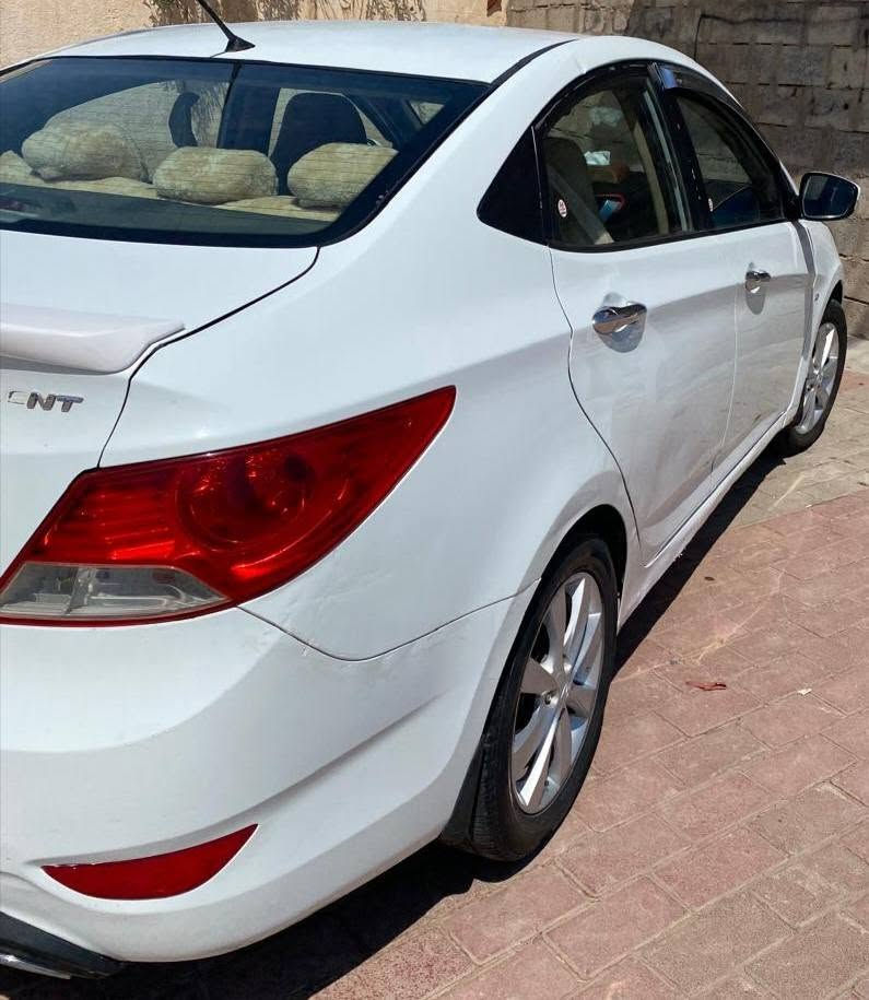 🚗 للبيع هونداي أكسنت 

✅ موديل: 2012 (خليجي)
✅ السعر: 85 ورقه

تحويل مباشر

حالة السيارة:

السقف مصبوغ بسبب أثر لاصق الفابلون فقط.

تحتوي على مكانات باردة بدون صبغ.

السيارة بحالة جيدة وجاهزة
محرك وكير خير من الله .

📞 للاستفسار والتواصل:***********
