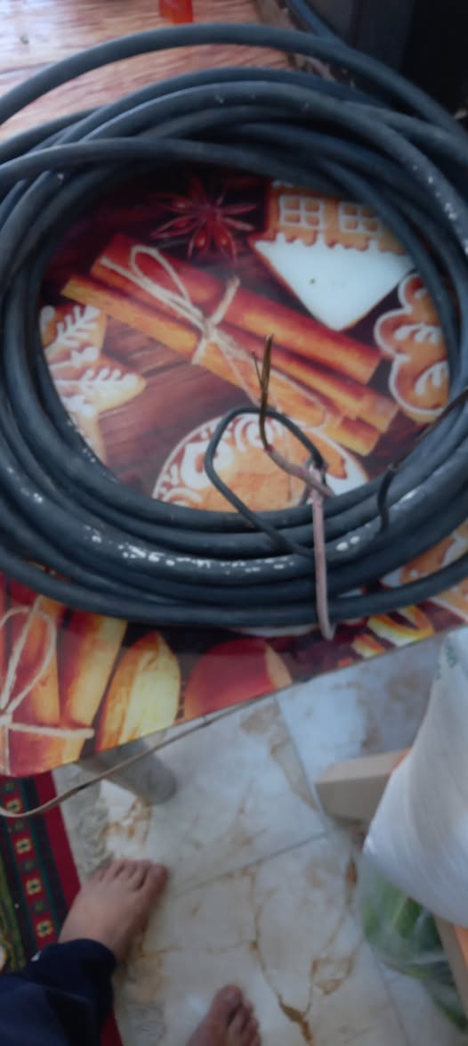 كيبل للبيع الطول ٢٠ متر ابو الخطين اتصال على الرقم ***********
