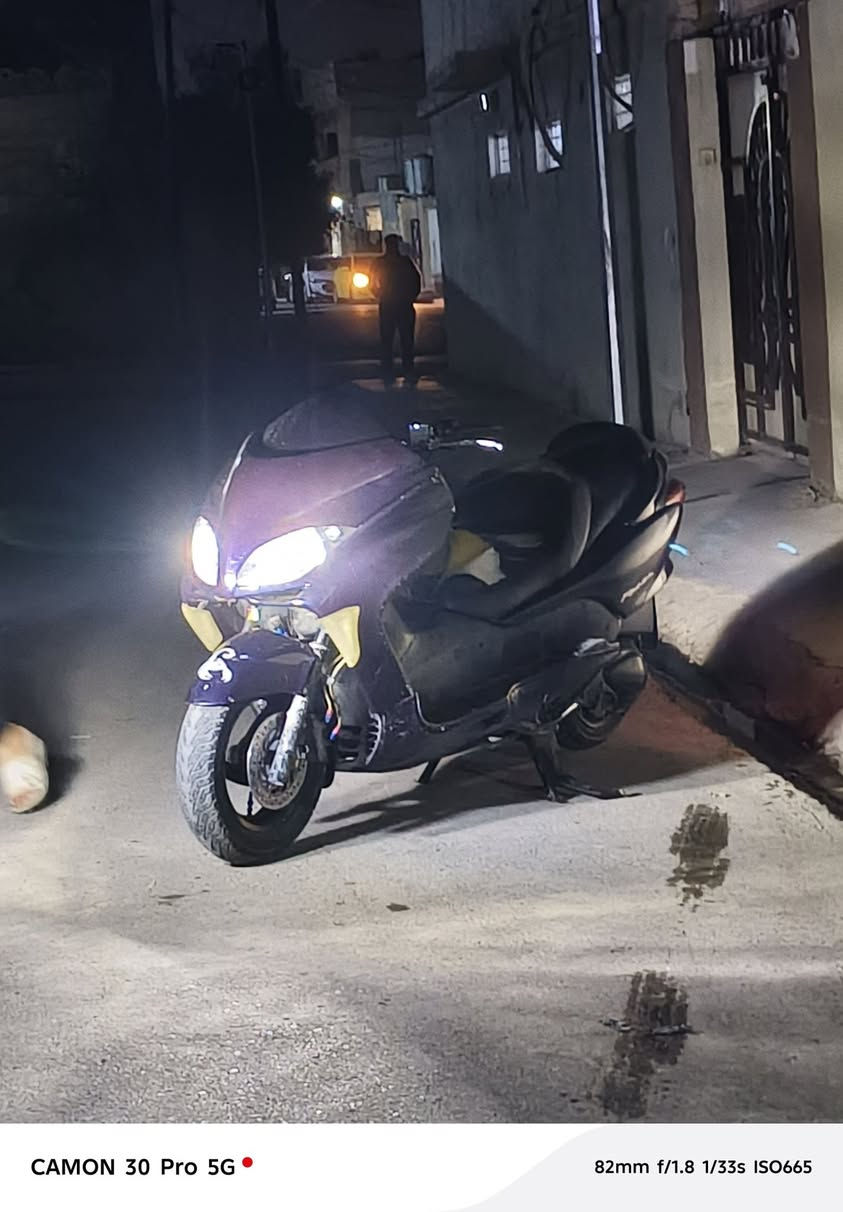 فورزا 08 كير بس معميه 
مكينه معمره انطيك شرط من ناحيت المكينه غراض كبها اصليه كور مال حصه اشتريتلها 
دراجه نظيفه ماتعاني من شي 
يعوزها غلاف كشن 
وبيها طخه بل درع من جهت اليمين 
لايتات زينون 
اكزوز رياضي 
دبلات رياضي 
بجم رياضيي 
دراجه خير من الله 
سعر 590 ومبيها مجال للطيبين 
وتواصل واتساب ورقم ***********
مكاني موصل
