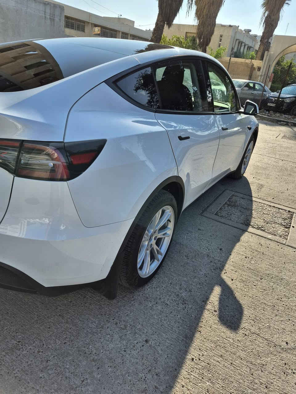 السلام عليكم تسلا y  موديل 2024 دبل ماطور لونج رينج اون لاين فون كي ماشيه 8000 ميل ايرباك برده وكرسي جهه وحده بجم كبس صور الحادث موجوده مرقم بغداد باسمي ***********
