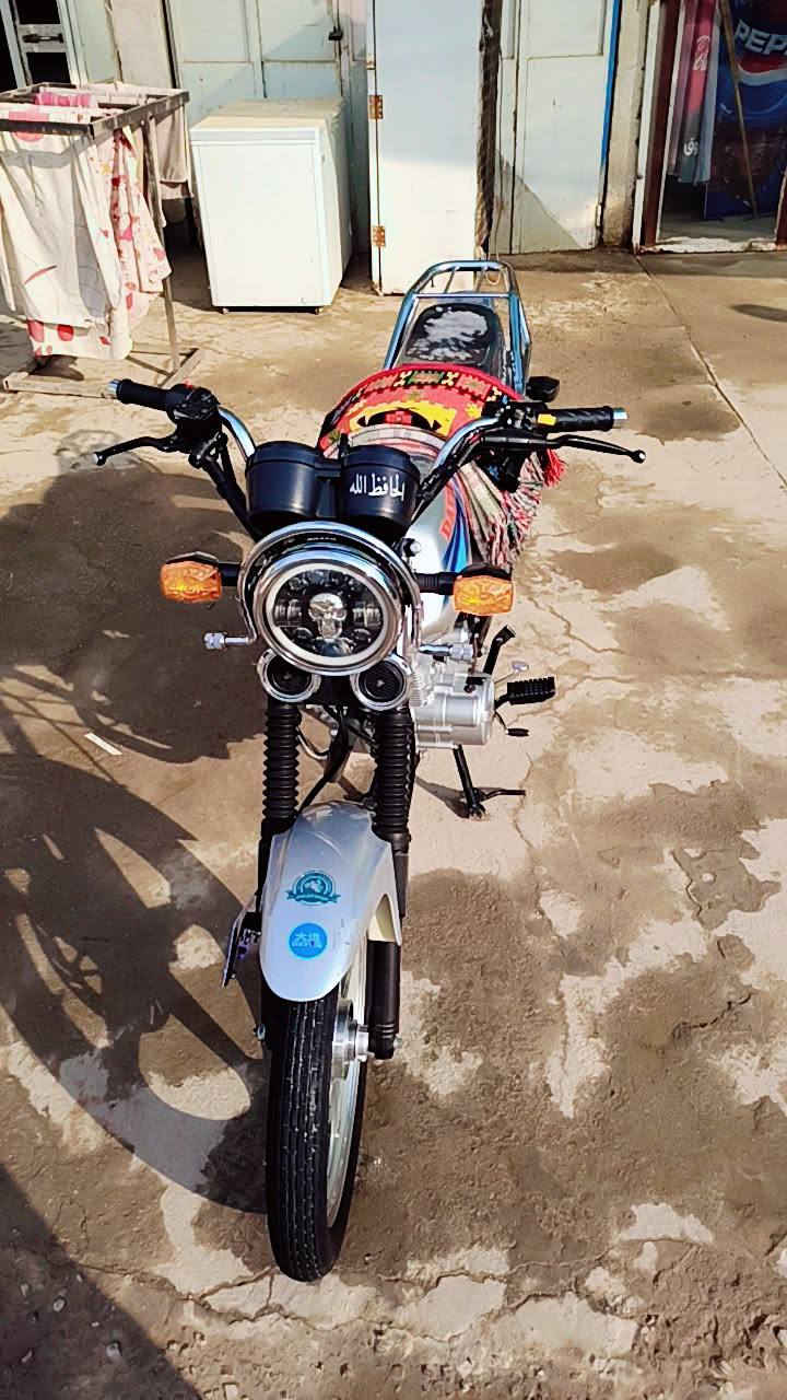 السلام عليكم شباب دراجه  دايون عضم موديل 23دراجه  جديده كلش مامفتوح بيه برغي ومابيه اب نقص تجي تنكر سلف وتطلع اوراق اصولي وكيله ثامر خلخال  معرض الجوهره المكان كربلاء  طوريج  السعر خاص ***********
