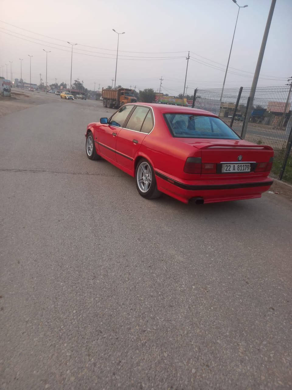 السلام وعليكم بي ام للبيع موديل 1992 سياره جديده رقم جديد تخم تاير جديد تبريد ثلج ماكينه وكير كفاله كير اوتوماتيك مسكر ماكينه زنون سياره كلش حلوه وجاهزه سعر 55 وبيها مجال مكان واسط العزيزية رقم الهاتف. ***********.
