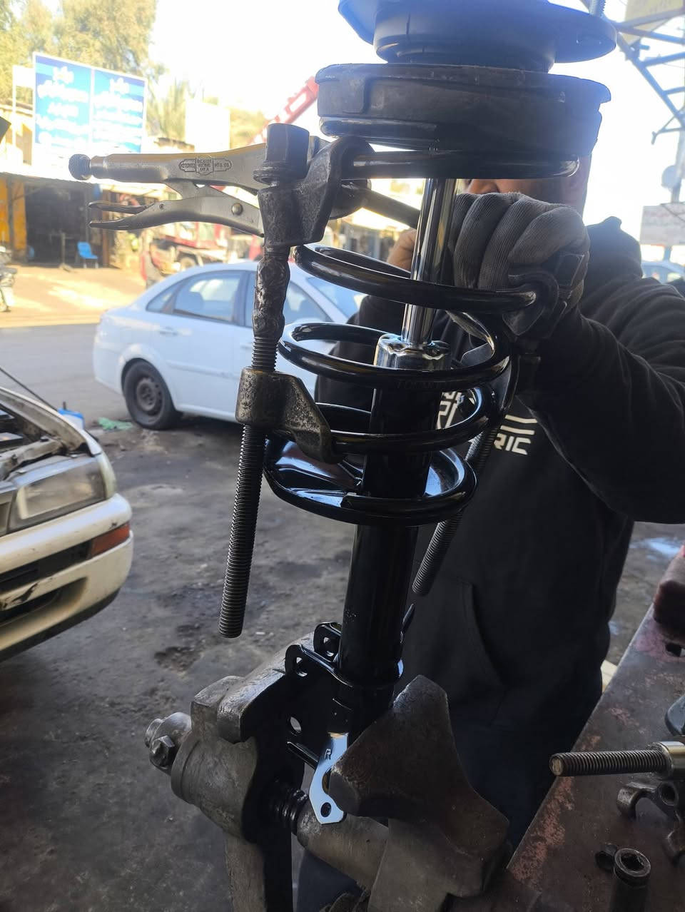 🔧🚗 جانب من أعمالنا اليومية… مستمرين بخدمتكم دائماً 🚗🔧
بفضل الله تم إنجاز عمل صيانة لسيارة كورولا 1995
✅ بعد الفحص تبين وجود قطع مستهلكة في الصدر الأمامي، وشملت:
▪️ دبلات أمامي وخلفي
▪️ لويات دبل أمامي وخلفي
▪️ قواعد دبل أمامي وخلفي
✔️ تم تبديل جميع القطع المستهلكة بقطع أصلية وبجودة مضمونة
✔️ فرق واضح بالثبات والأداء بعد الصيانة
🔧 متوفر لدينا جميع قطع الصدر الأمامي والخلفي لكافة أنواع السيارات
🛠️ صيانة فورية وحدادة صدر بأيدي فنيين مختصين
💯 شغل مضمون وأسعار منافسة
📍 العنوان: بغداد – ساحة الطيران – الفرع الثالث شارع حجي منيشد
☎️ للاستفسار:
***********
***********
#كورولا #Toyota #كورولا_1995 #صيانة #حدادة_صدر #قطع_غيار #بغداد #ساحة_الطيران #تصليح_سيارات #ميكانيك #قطع_غيار_اصلية #صيانة_سيارات #سيارات #العراق #محل_الصادق #دبلات #صدر_السيارة #CarMaintenance #Baghdad #ToyotaCorolla
