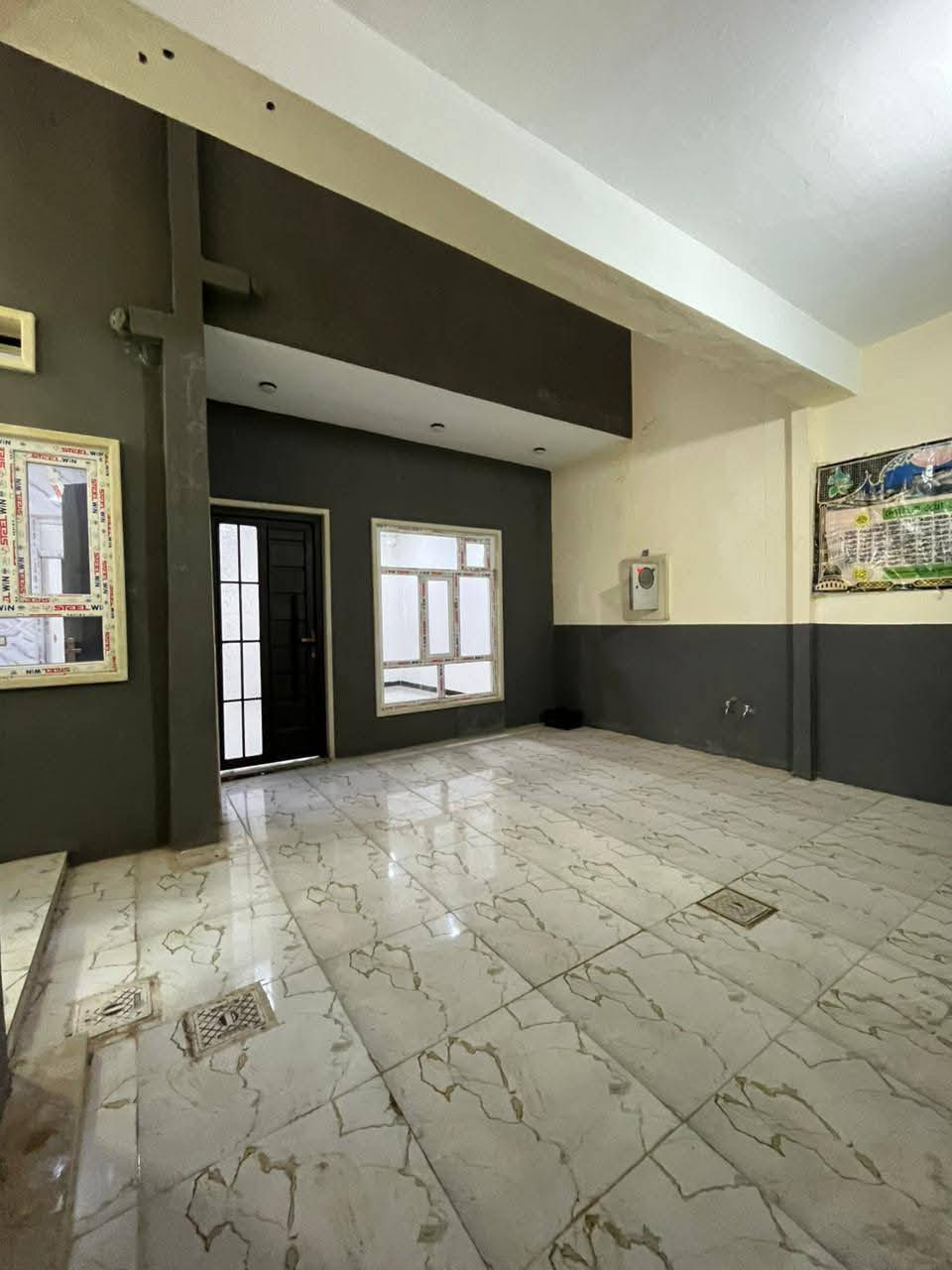 بيت اللايجار  المساحه 150 متر في حي السماح 🏡
يحتوي البيت ع غرفتين نوم وهول مطبخ وصحيات و داخليه وخارجيه  و كراج واسع
نظام كاميرات نيضام دكتات  نيضام سبالت نيضام غاز
حجي موقع مميز فول في شارع عرض 20 متر قرب مدرسه السماح  سعر اللايجار 300  الف
***********
***********
