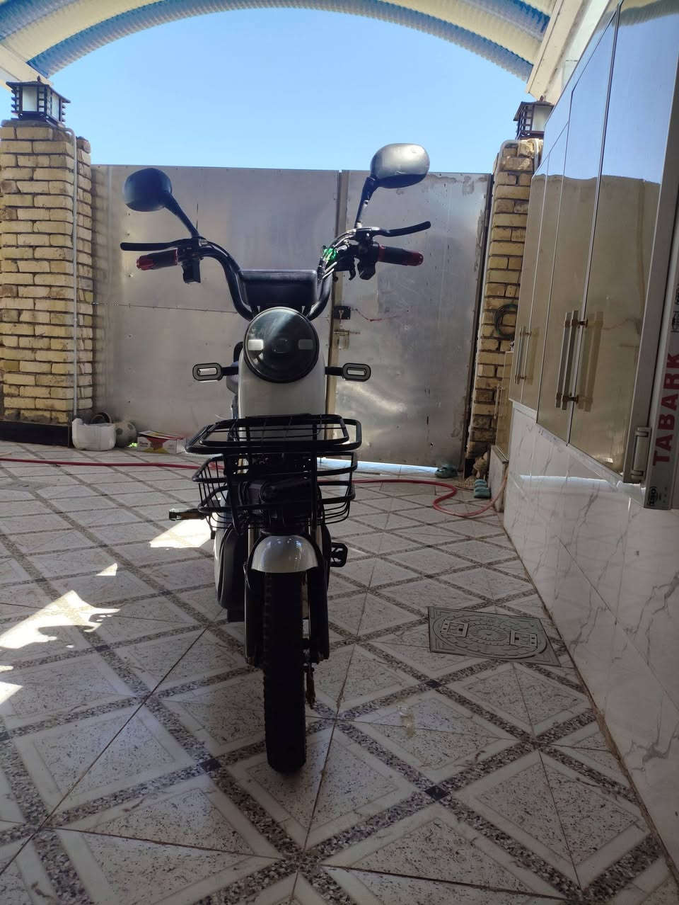 سلام عليكم دراجه شحن للبيع المكان كوت وافدين السعر 300 دراجه نضيفه كلش مامستخدمه هواي الرقم ***********
