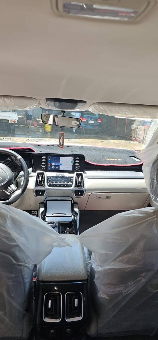 السلام عليكم وتقبل الله صيامكم
موديل ٢٣ خليجيه رقم بغداد بأسمي

السياره ماشيه تقريبا 40 الف كم

بيها صبغ قليل مثل ما مؤشر بالصور

وشخط تكحيل بالجاملغ الامامي الايمن

عنوانها بغداد_الشعله

السعر 275 وقابل للتفاوض

للاستفسار خاص او الاتصال ***********
