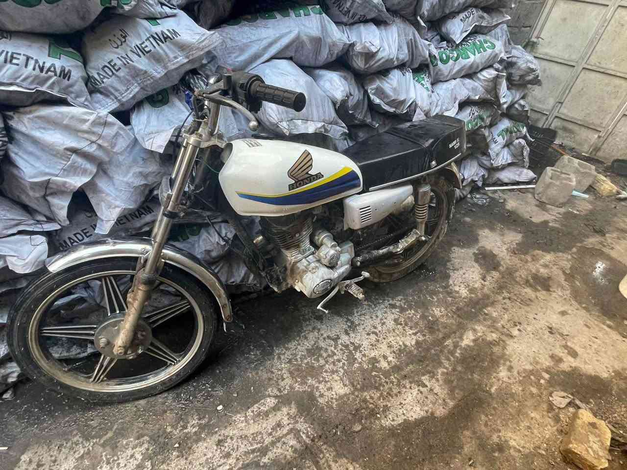 مستعجل ع بيعتهه السعر خاص  ينرادلهه غسله تطلع بلاد ونضيفه 
***********
