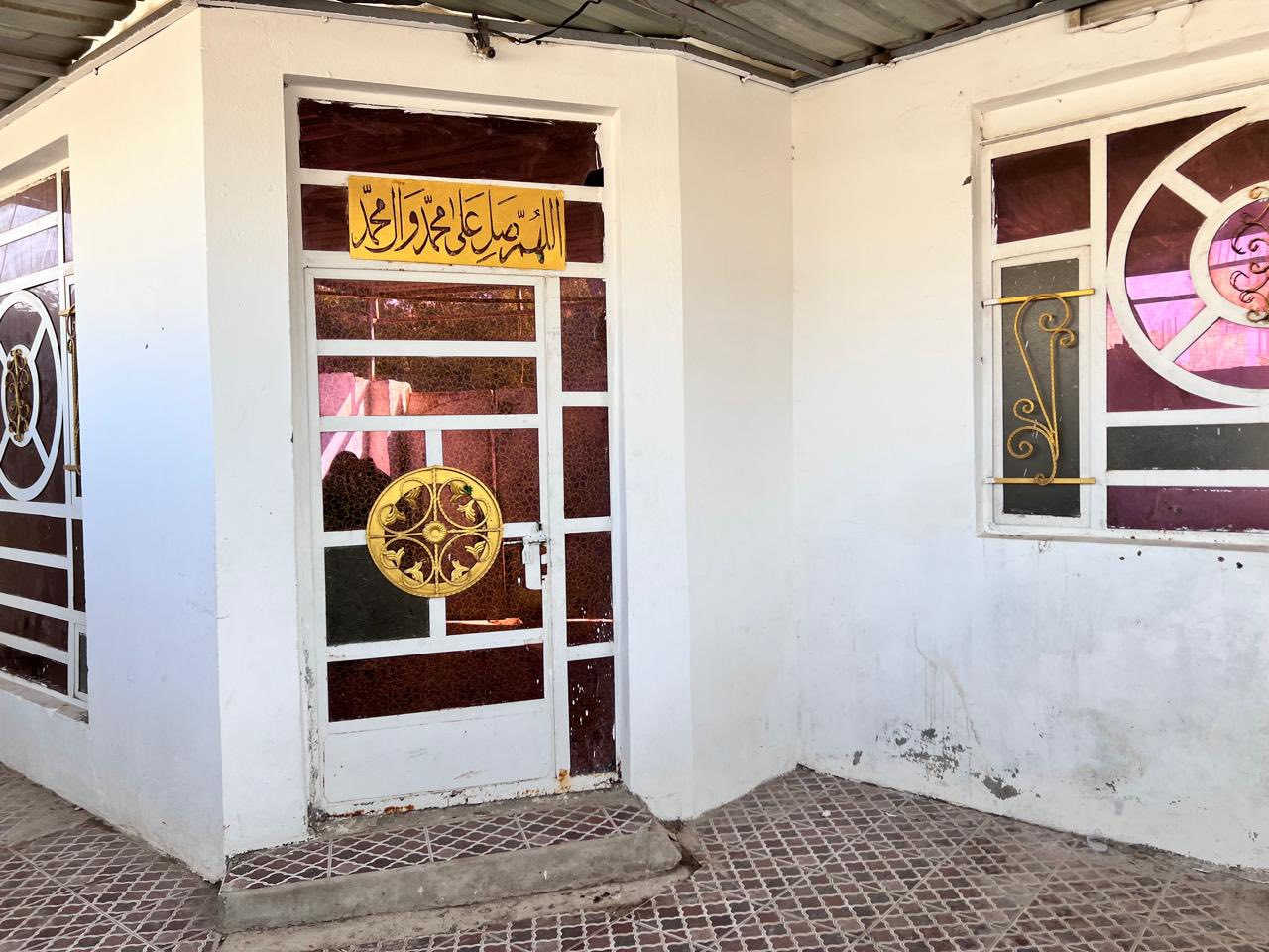 اسلام عليكم للبيع بيت في حواس شارع الحسينية ركن مقابيل مولد رضاء الدلبوحي
متكون من 4غرف نوم
وصاله ومنور وستقبال ومطبخ وصحيات داخليه وخارجيه
للاستفسار/‭0771 702 2438‬/‭0780 029 5703‬
