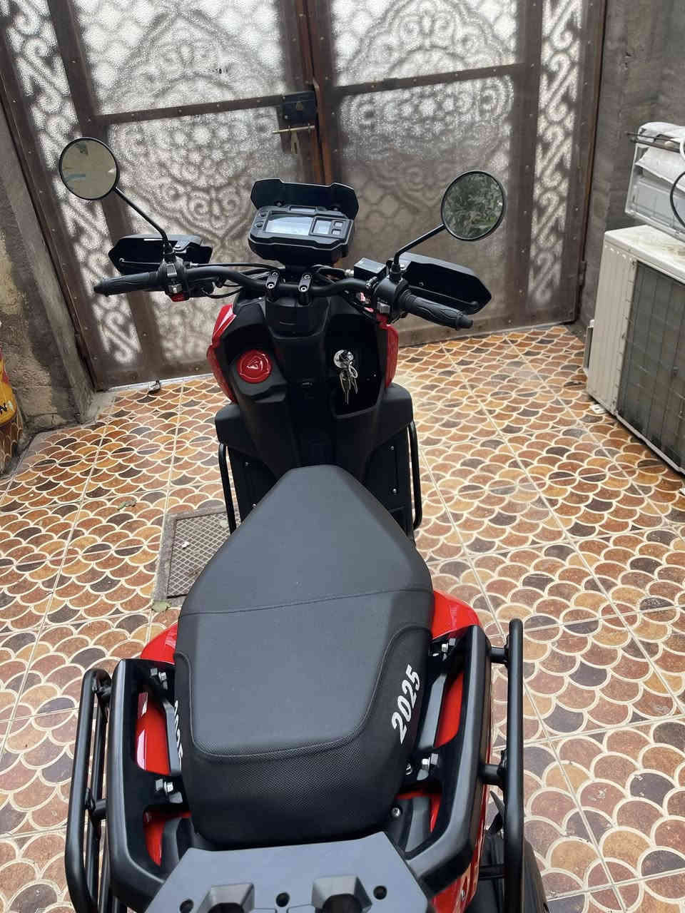 السلام عليكم دراجة همر اباتشي  2025 للبيع دراجة جديدة صارلهة اقل الشهر من ماخذهة مكينة 125cc مو شحن  السعر مليون ونص *********** والي تعجبة بي خير ويدلل
