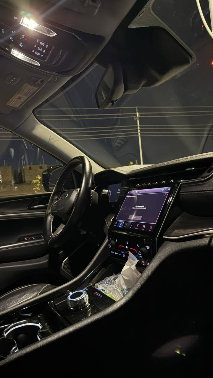 Jeep grand Cherokee 22 Limtied
سياره فول مواصفات بانوراما كامره خلفيه رادارات تحديد مسار مثبت سرعه اربع وضعيات للقياده كشنات تحكم كهرباء السايق والصدر وتدفئه للكشنات الاماميه والصف الثاني  تدفئه استيرن تحكم يدوي كير ماوس كشنات منفصله  vip محرك 3.6  حساسات اماميه وخلفيه شفتات بل ستيرن ورادارات 360 كامره للصف الثالث عدادات ديجتل ويلات 20 دخول ذكي على باب السائق والصدر تحذير في المراه تراكشن كونترول جنطه كهرباء ابل كار بلي واندرويد اوتو ومنافذ شحن 
 ممشى السياره 81 الف كيلو
  
السياره داخله تقرير غرق وبل عراق تبدل جاملغ عكس السايق وانصبغ ربع البنيد والباب توحيد  لون شواصي وبرانكيت وفخذه كفاله وشرط الفحص

توجد رصعه في البنيد ما مبينه 
ورصعه في الباب الخلف السائق اقل شبر 
على حطتهن ما مصلحات وما ماثرات على السيارات
 السعر 260


**إذا كنت صاحب هذا الإعلان وتريد حذفه لأي سبب، رجاءا أرسل رسالة إلى الدعم الفني**