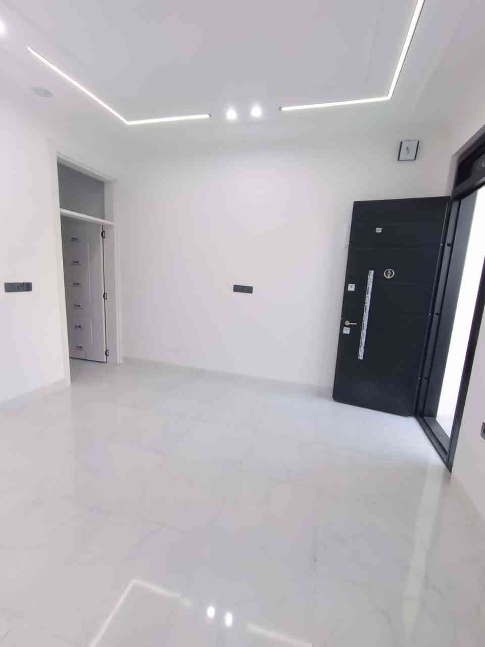 داران طابو ملك صرف 🔸 طابق ونص 🔸 مساحة كل دار  ١٠٠ م
بناء صفررر 💯 مامسكون 📌 على شارع ٢٠ 👍🏻

ط١ 📌 غرفة نوم 📌 استقبال 📌 مطبخ حار وبارد 📌وصحيات وكراج  ودرج داخلي 👉

ط٢ 📌 غرفة نوم 📌 وصحيات 📌 وبيتونه

كركوك 🔸 حي عسكري  قريب من مركز الشباب ومدرسة شروق 

 السعر  لكل دار 📌   ١٢٩ مليون 

 للاستفسار 📞 ***********
مكتب الامين سايدين المرور القديم قريب من جسر الحصو والرمل
