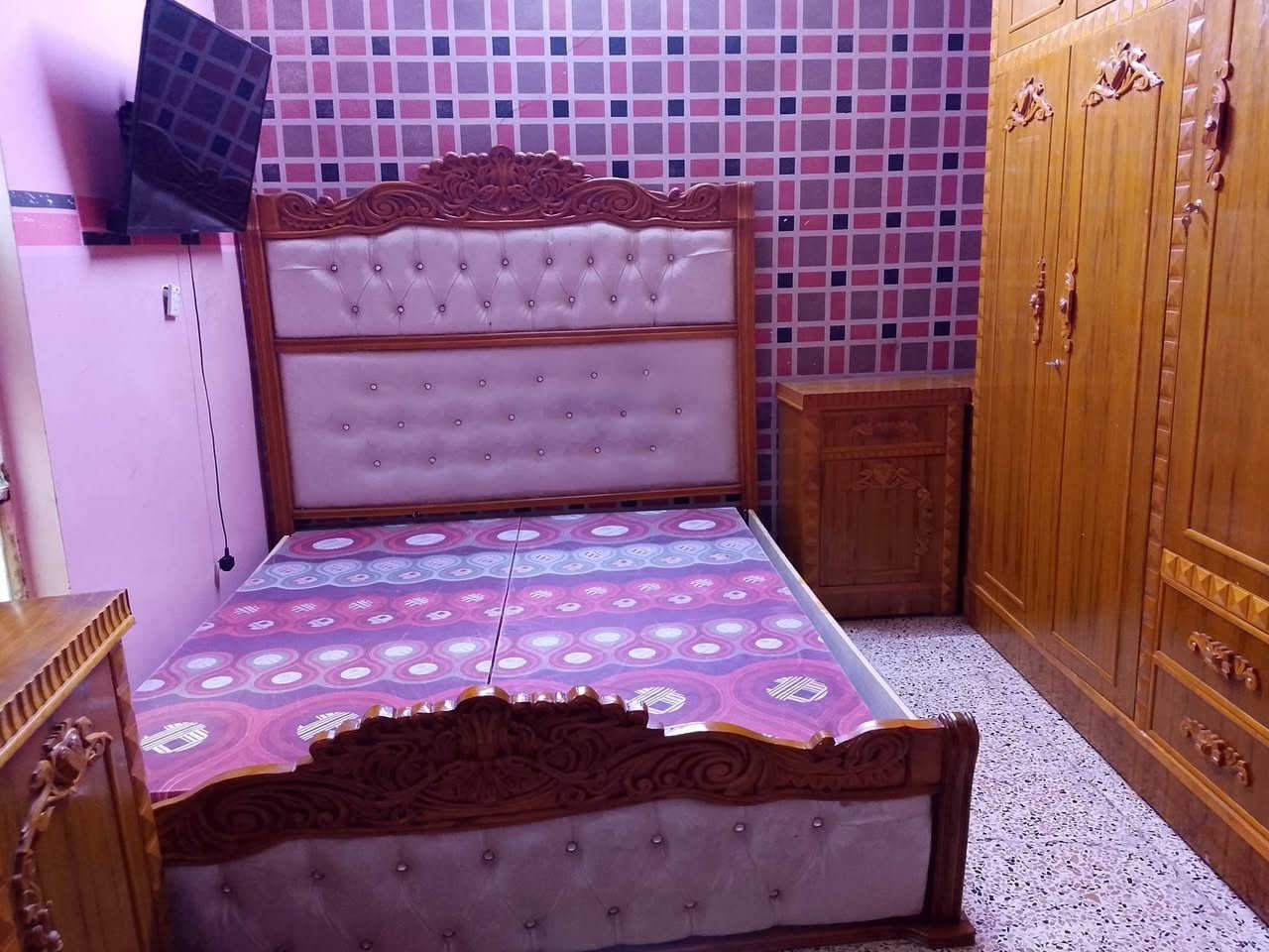 غرفة نوم للبيع 
للاستفسار الاتصال على الرقم 
***********
