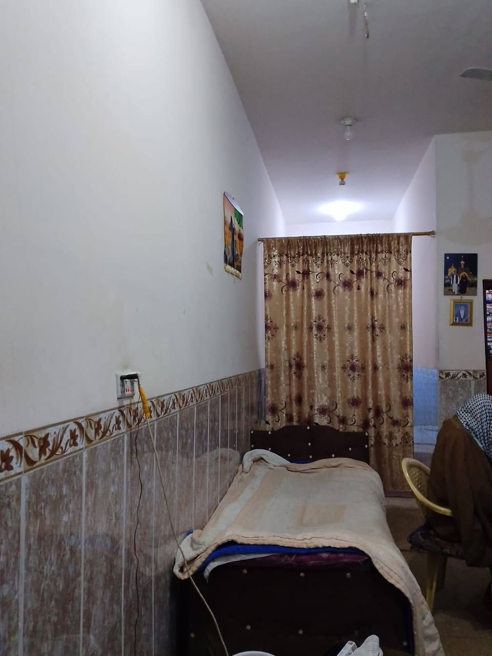 دار للبيع بسماوه حي العسكري ١٦٠ متر
يحتوي على غرفه وصاله ومطبخ وبراني وصحيات داخليه وخارجيه سقف كونكريت بنيان 2019
للستفسار ***********
