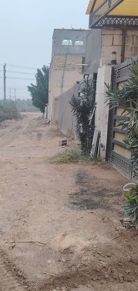 عندي  قطعه ارض   135 متر على طريق 
 بغداد _ كربلاء  واجهه 8 متر  ونزال 17 متر 
تبعد  على  شارع  الزوار  800  متر  كله تبليط 
ماء  كهرباء مع كافه الخدمات  سند الارض 25 اقرار محكمه 
اخوان السعر 40 قفل قطعه الارض محدوله وجاهزه للبناء تصال ابو مصطفى ***********
