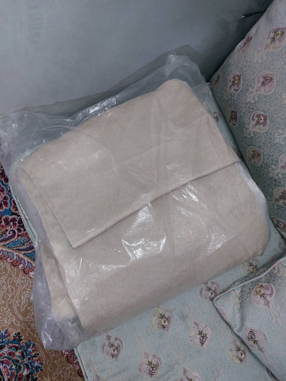 مفرش تخم كامل 10نفرات  لون نيلي وياه 4 وجوه مخاد تخم جديد بس فاتحيه نشوفه وماصار على قنفاتنه جبير
نريده 65 الف جدييييد رجاءاً
مفرش تخم مقاعد بس 10نفرات لون رصاصي 35 الف استعمال قليل كولش 
بردة قطعتين مو حلقات  تفصال ثگيلة كولش ثنينهن ب 50 الف 
المكان  نجف شارع المطار الجديد قرب الجوهرة


**إذا كنت صاحب هذا الإعلان وتريد حذفه لأي سبب، رجاءا أرسل رسالة إلى الدعم الفني**