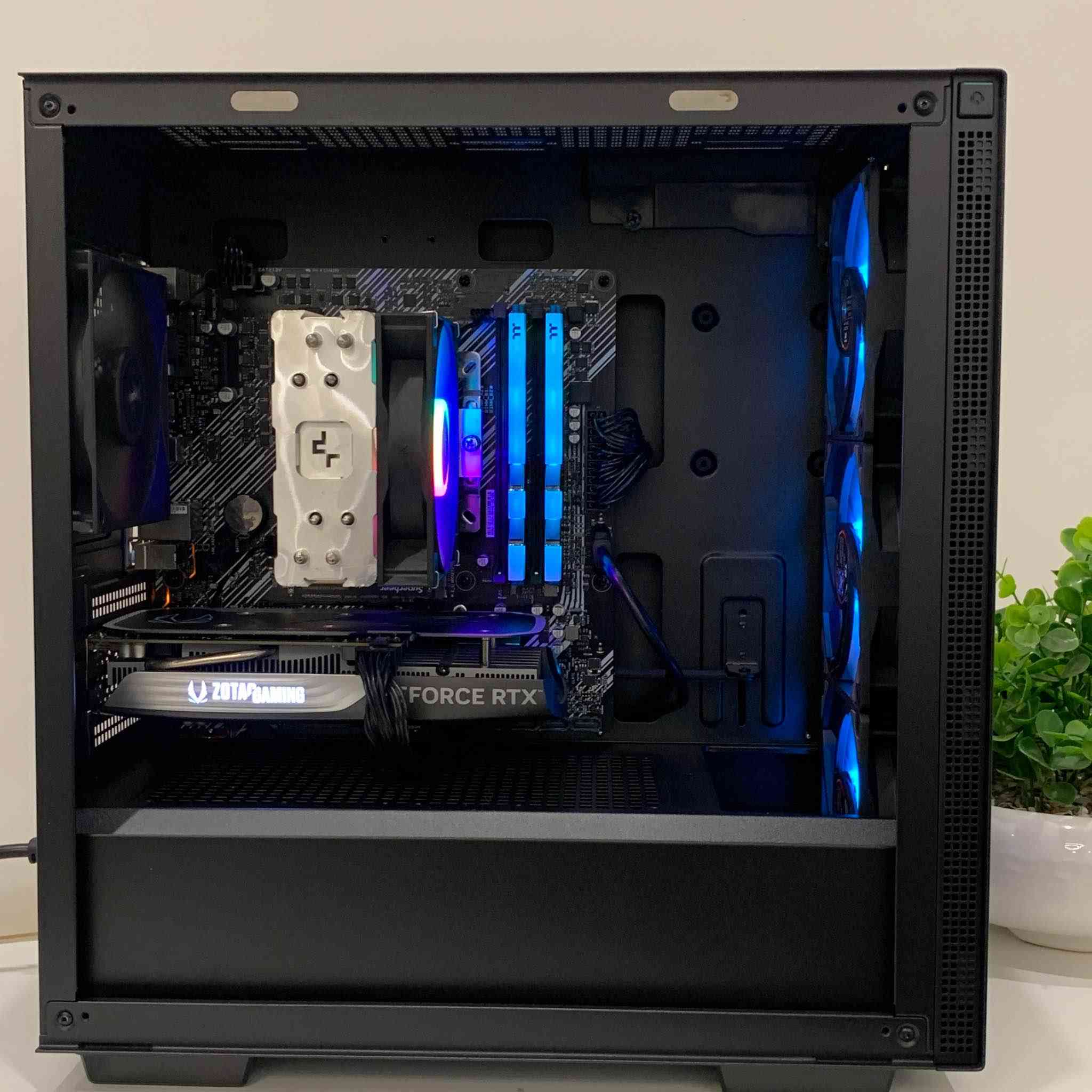 CPU: AMD Ryzen™ 5 5600X (6C / 12T)
CPU Cooler: DeepCool AG400 Air Cooler
MOBO: ASUS PRIME B550M-K
RAM: T.T. ToughRAM RGB 16GB DDR4-3600MHz
SSD: SuperHeer E400 1TB NVMe M.2 New
GPU: Zotac NVIDIA GeForce RTX™ 4060 8GB
PSU: MSI MAG A600BN 600W
Case: DeepCool CH370 4Fans New السليمانية, العراق


**إذا كنت صاحب هذا الإعلان وتريد حذفه لأي سبب، رجاءا أرسل رسالة إلى الدعم الفني**