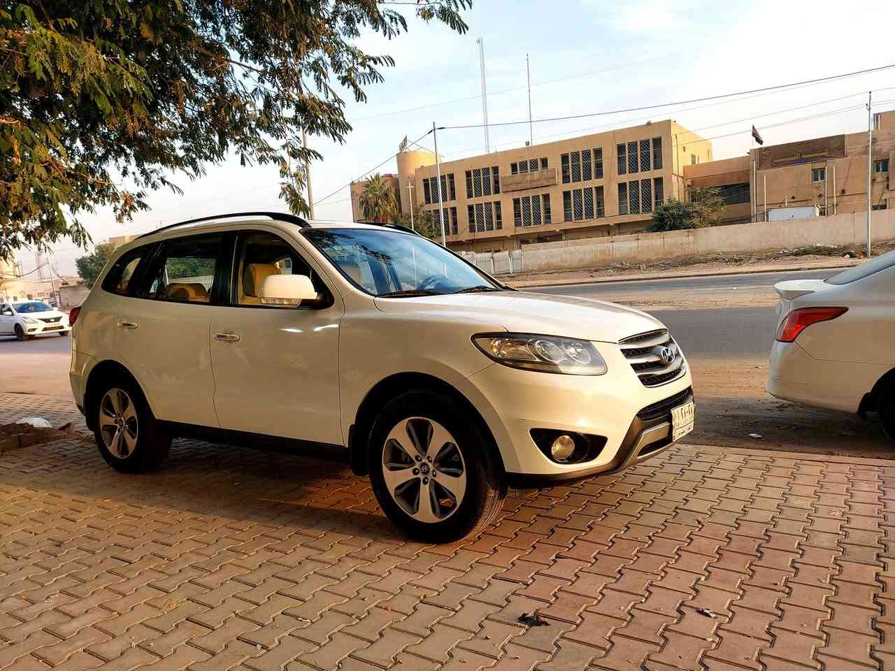 سنتافي 2012  
6 سلندر ١/١ 
دفع رباعي 
مكاني في النجف
***********
السياره بإسمي  ومداور ثاني يوم ،،
