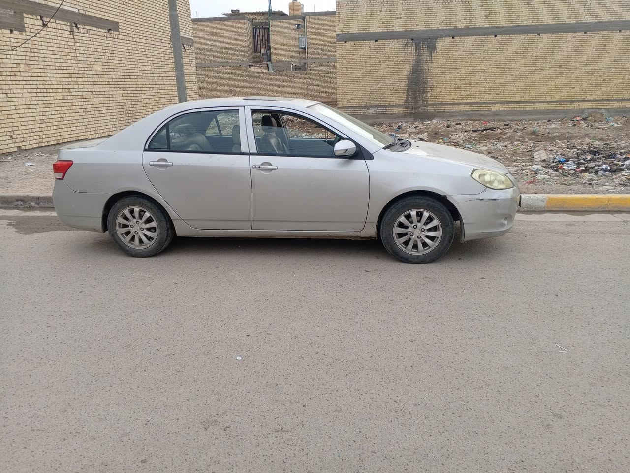 السلام عليكم بي واي دي g3 مصبوغه حزام رقم بغداد تحويل ثاني يوم صدرها تعبان كير مكينه خير من الله تبريد شغال يحتاج بس غاز  المكان بغداد الحسينيه السعر ٤٧ وبيها مجال رقم الهاتف ***********
