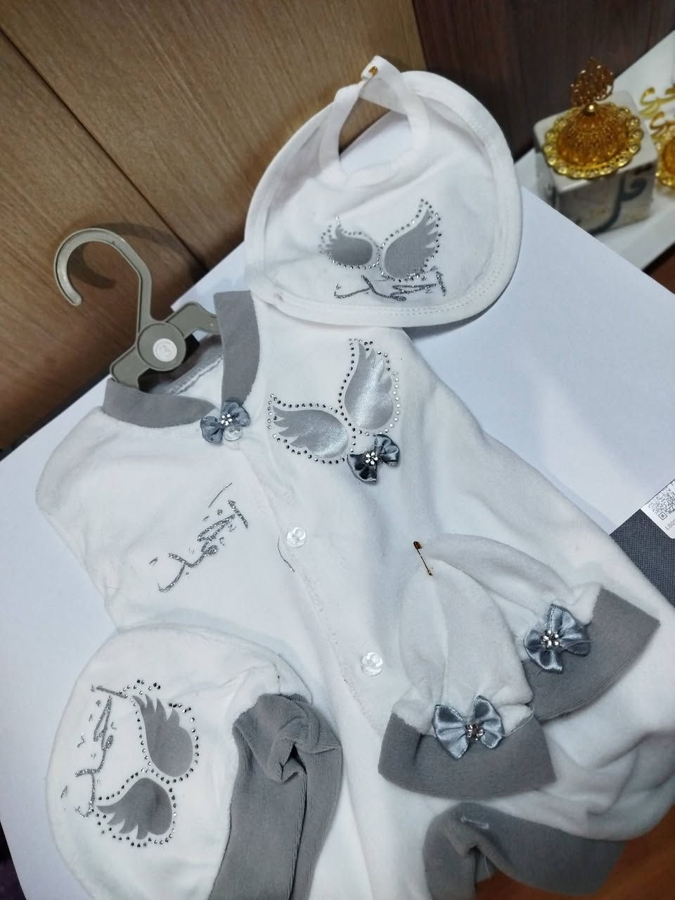 باقي منها اخر قطعتين 🌷 
احمر❤️ & ازرق 💙الاسم يكون حسب الطلب 🎀 
ب 12 الف لان باقي بس اخر قطعتين 🌷🌷


**إذا كنت صاحب هذا الإعلان وتريد حذفه لأي سبب، رجاءا أرسل رسالة إلى الدعم الفني**