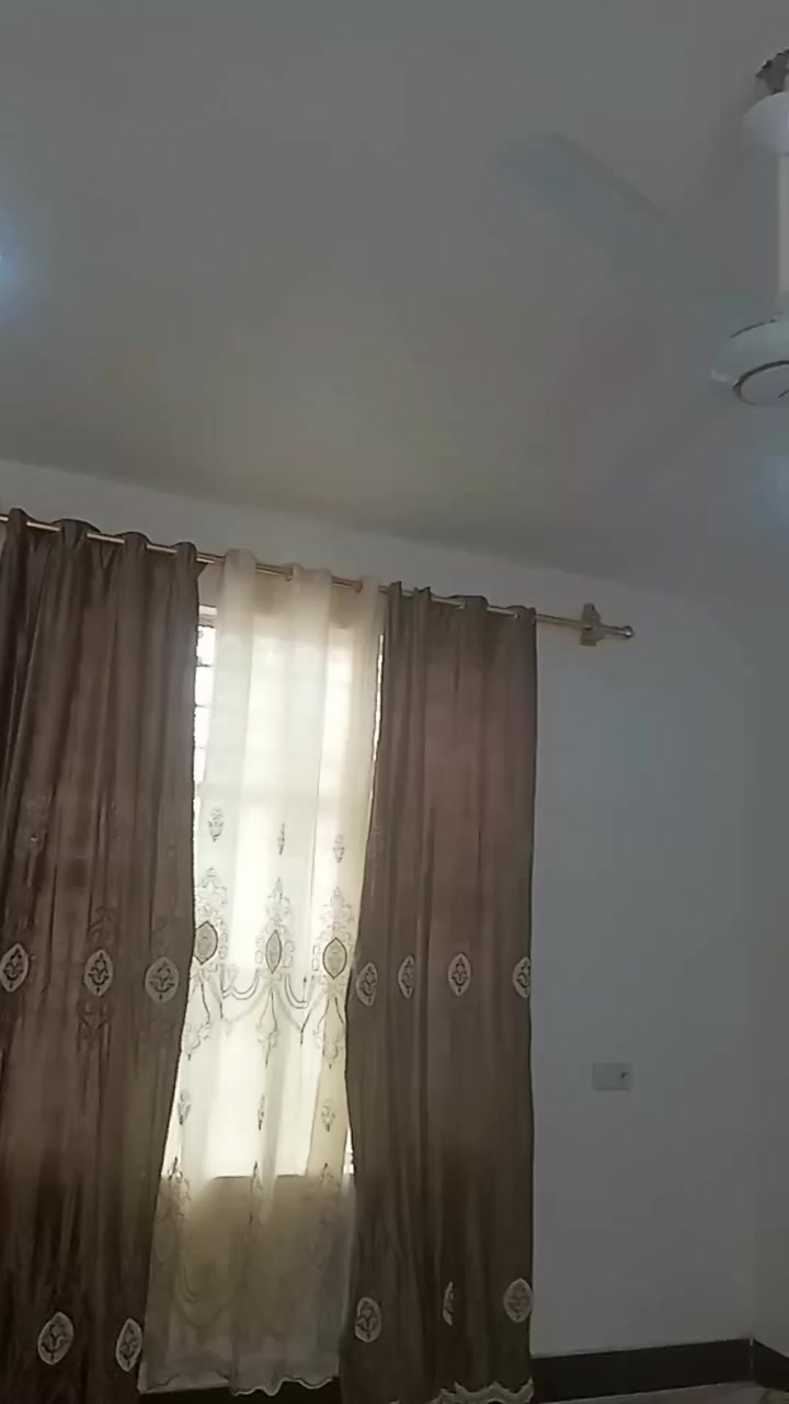 سلام عليكم بيت لبيع شارع معمل زيوت بضر ماهر العويسي قريب الحقول سيد رزاق مساحه ٨٠٠متر ٣قرف وصاله ومطبخ واستقبال ماي وكهرباء وشارع متوفره رقم ***********
