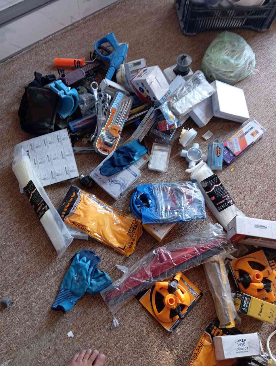 السلام عليكم ورحمه الله عندي ارفوف وعوارض واغراض انشائه الاغراض النوعيه الجيده والاصلي  تواصل على الرقم ***********
